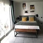 Cosy Private Bath And Garden 3*