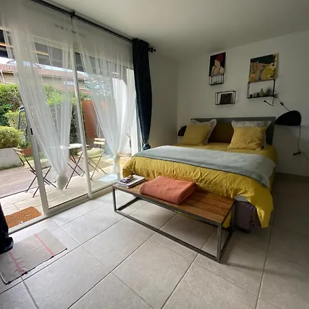 Cosy Private Bath And Garden 3*