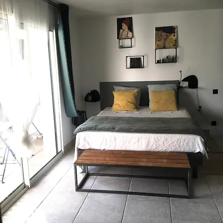 Cosy Private Bath And Garden 3*